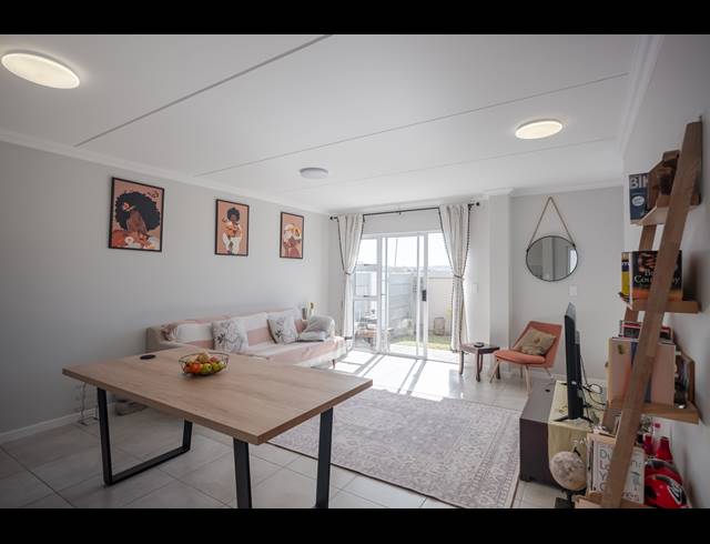 3 BEDROOM TOWNHOUSE TO LET IN SUNNINGDALE
